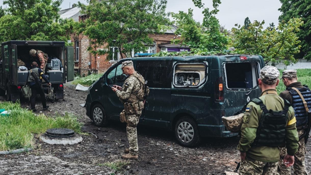 Руските сили продължават нападенията си в Донецк...