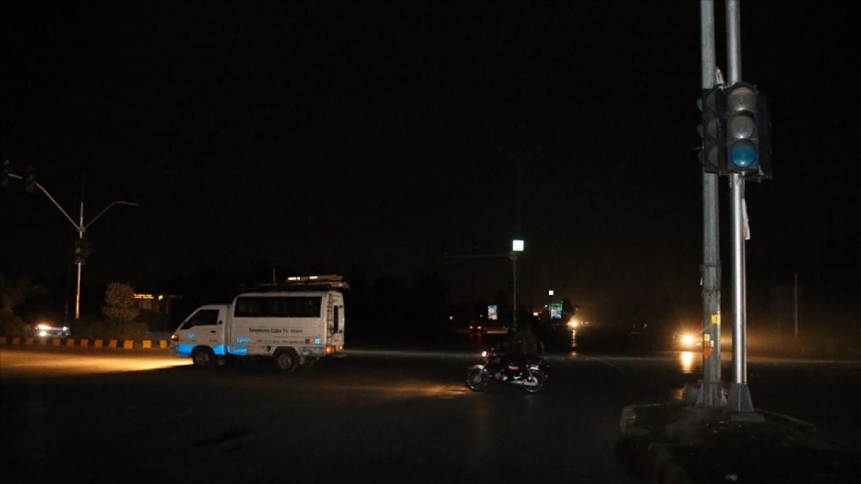 پاکستان میں نیشنل گرڈ میں فنی  خرابی کے باعث کئی شہروں میں بجلی  کی بندش