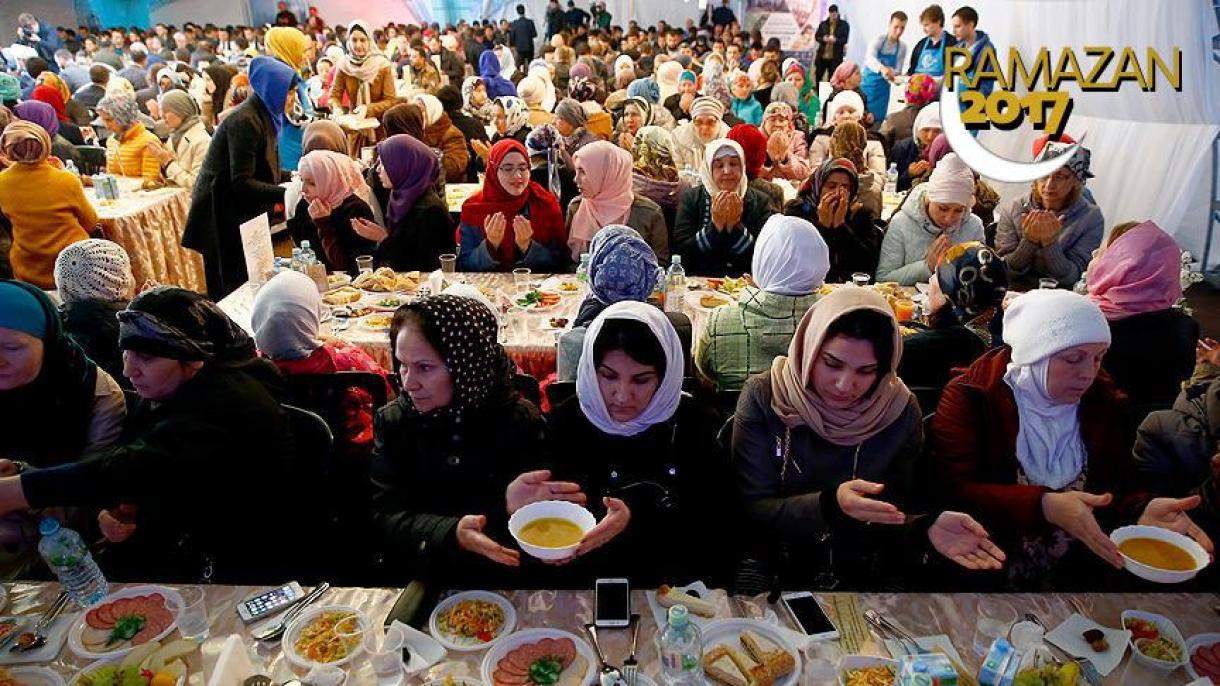 土耳其大使馆在莫斯科帐篷举办开斋宴