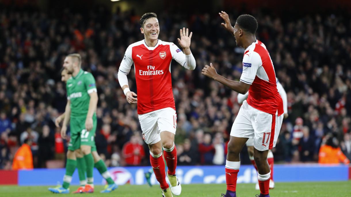 Arsenal pacta contrato otra vez con el futbolista alemán de origen turco Mesut Özil