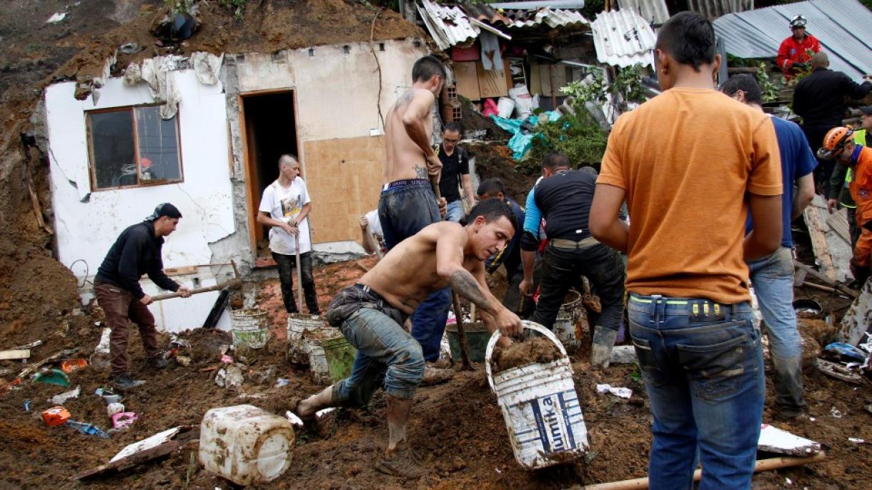 Alunecări de teren şi inundaţii în Columbia