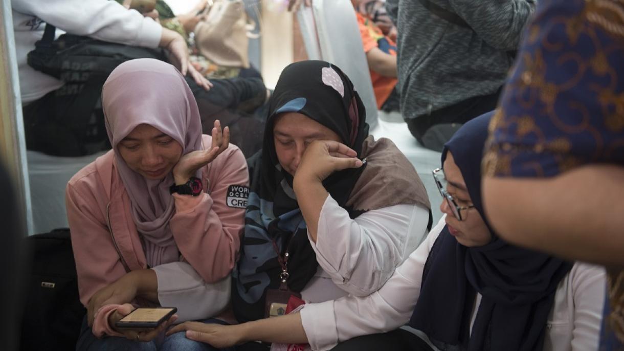 Fueron recuperados los primeros cadáveres tras el desastre aéreo en Indonesia