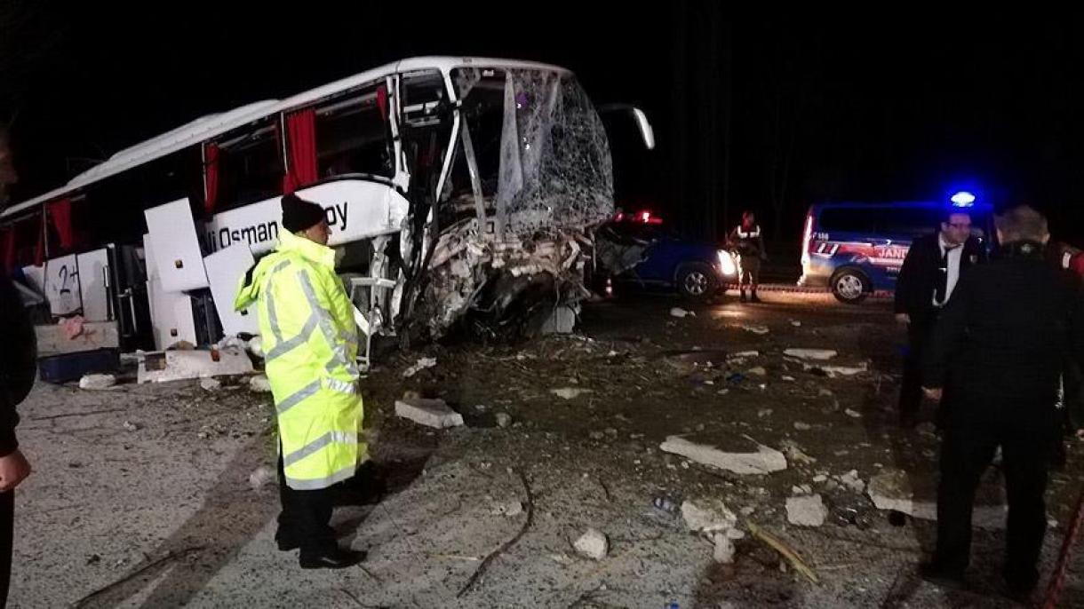 4 mortos e 34 feridos em acidentes de trânsito em toda a Turquia