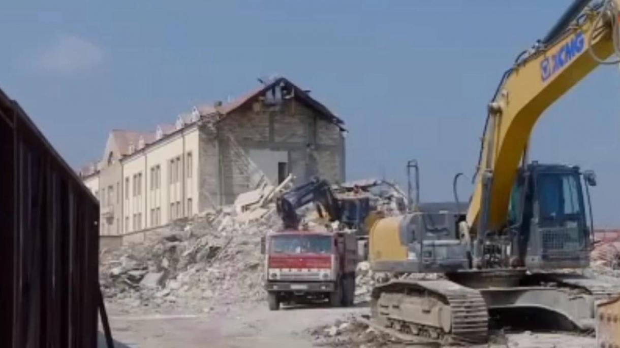 Азербайджан разрушава сградата на бившия арменски парламент в Ханкенди