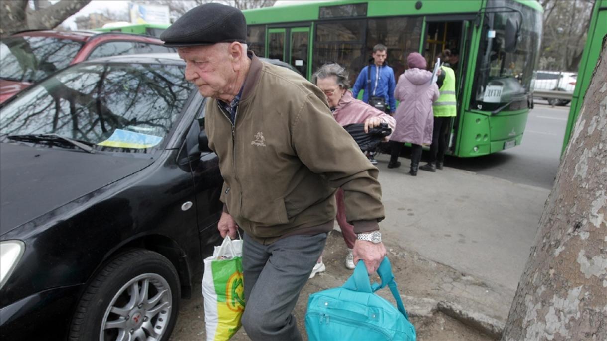 Zelenszkij: ukrán ellenőrzésű területre evakuáltak mintegy száz mariupolit