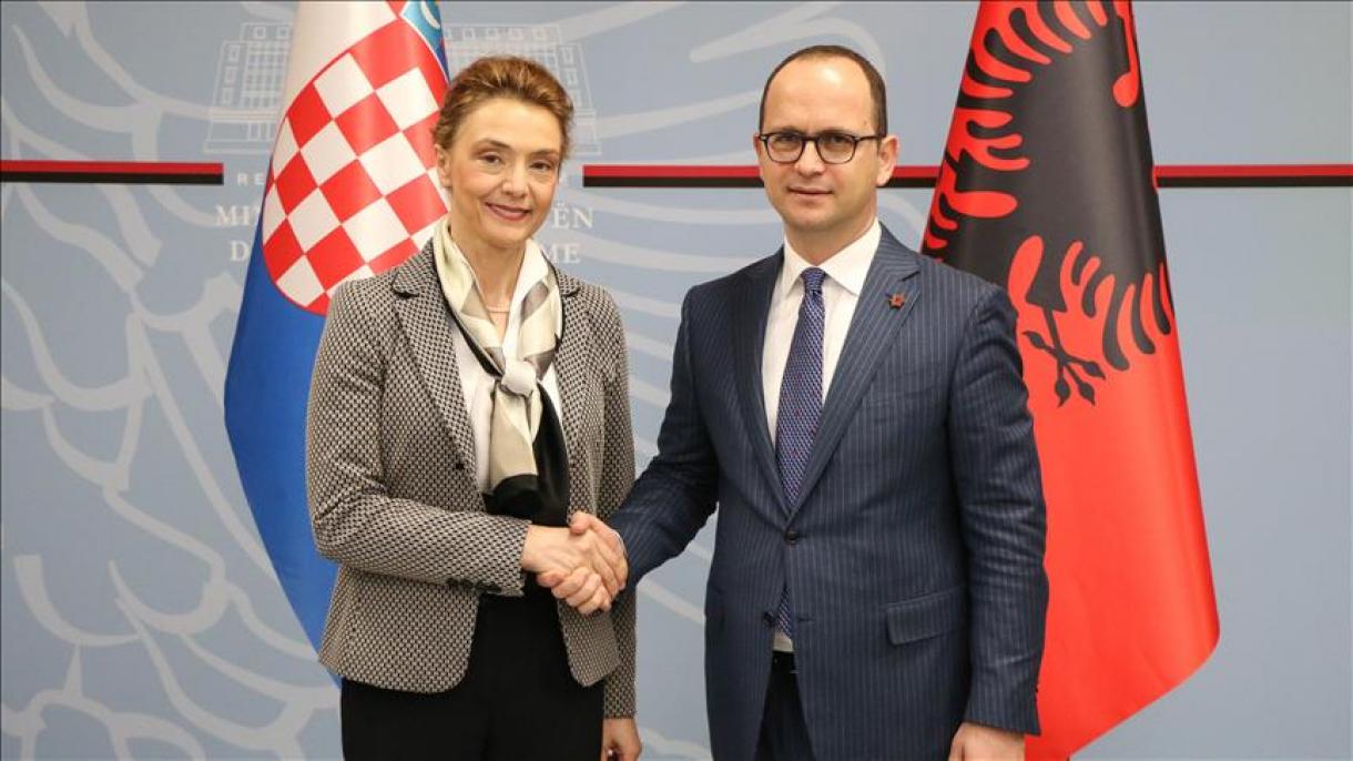 Чавушоглу поздрави хърватския външен министър Бурич
