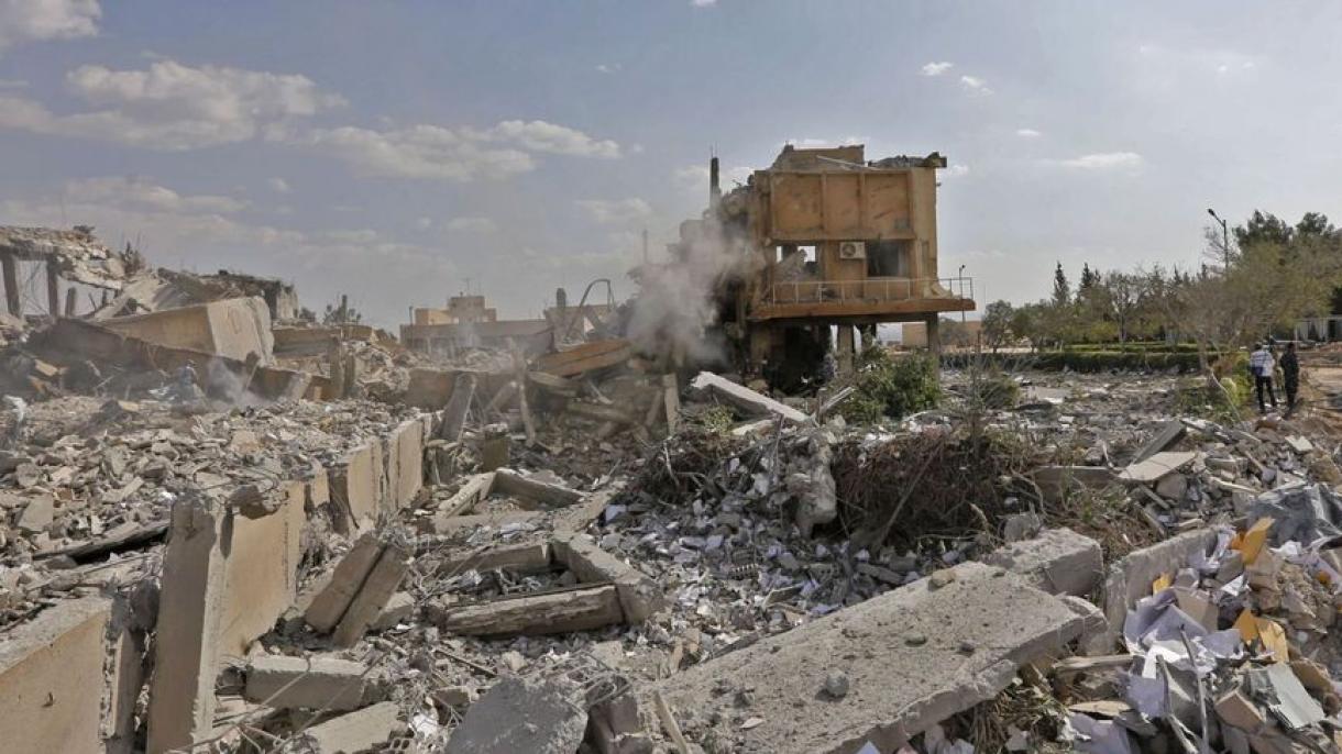 叙政府军向一所学校发动桶式炸弹袭击