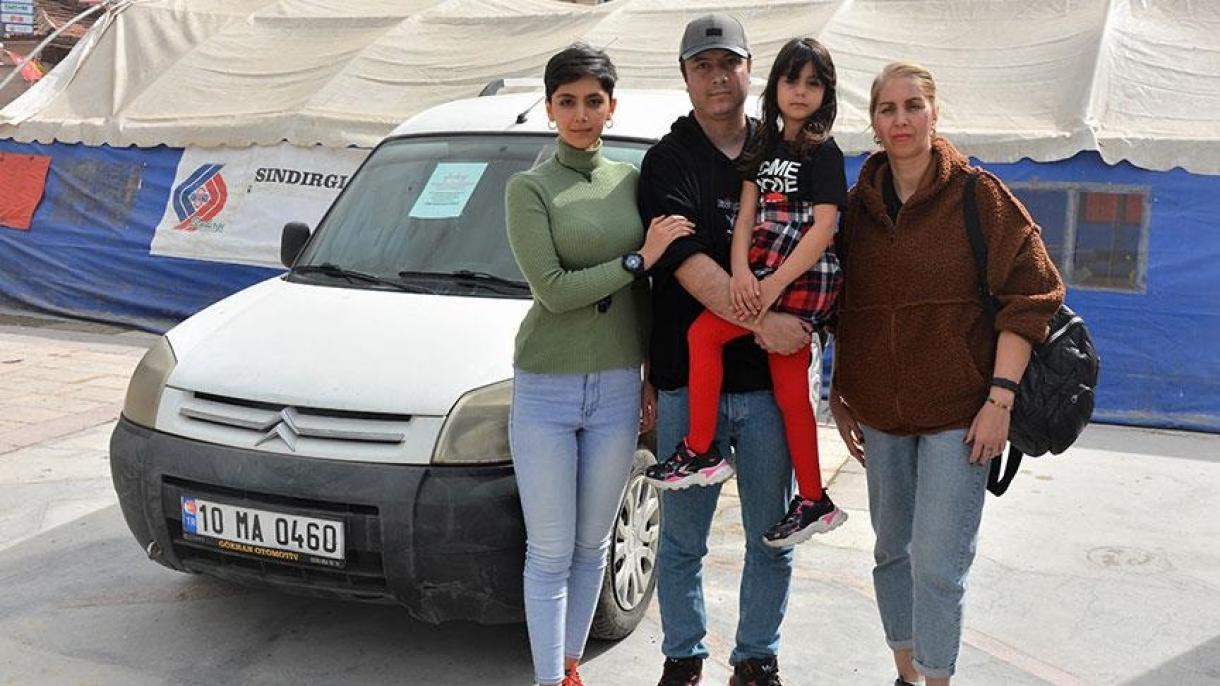 خانواده ایرانی خودروی خود را به زلزله‌زدگان ترکیه اهدا می‌کند