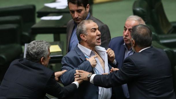درگیری شدید در مجلس ایران