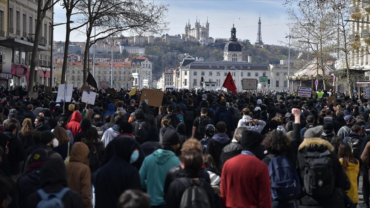 Franciaországban 11. alkalommal tartanak tömegtüntetést