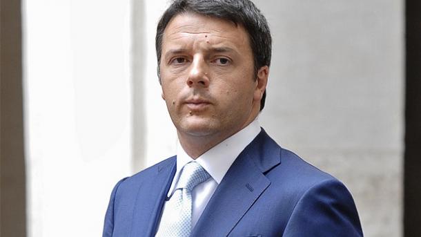 Banche, Renzi: troppi piccoli banchieri, ora serve consolidare