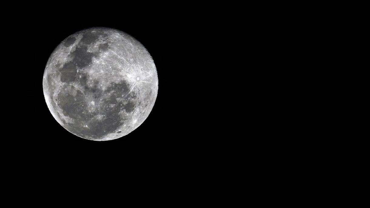 La NASA halla el agua en la superficie lunar