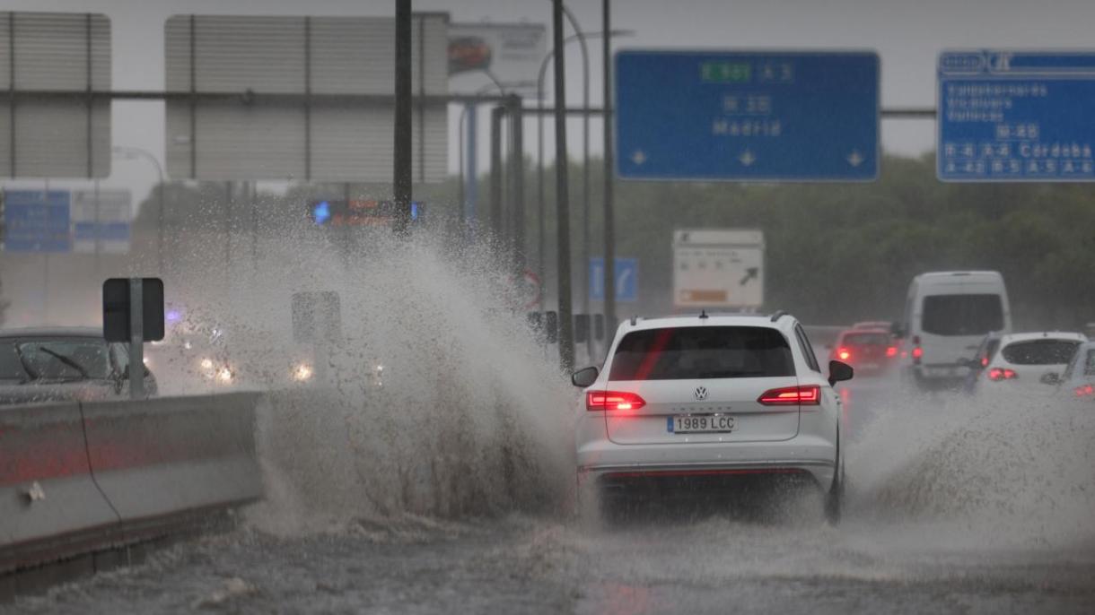 Las fuertes lluvias paralizan la vida en España