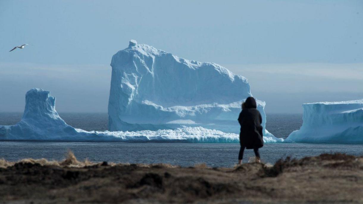 Un enorme iceberg aparece en las costas de Canadá