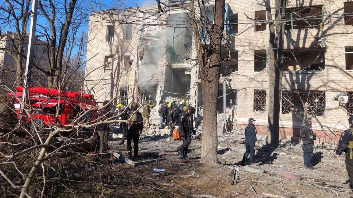 Зеленски съобщи, че ракета е ударила центъра на Краматорск