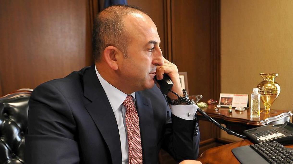 Çavuşoğlu y Johnson conversan por teléfono para tratar Chipre e Irak
