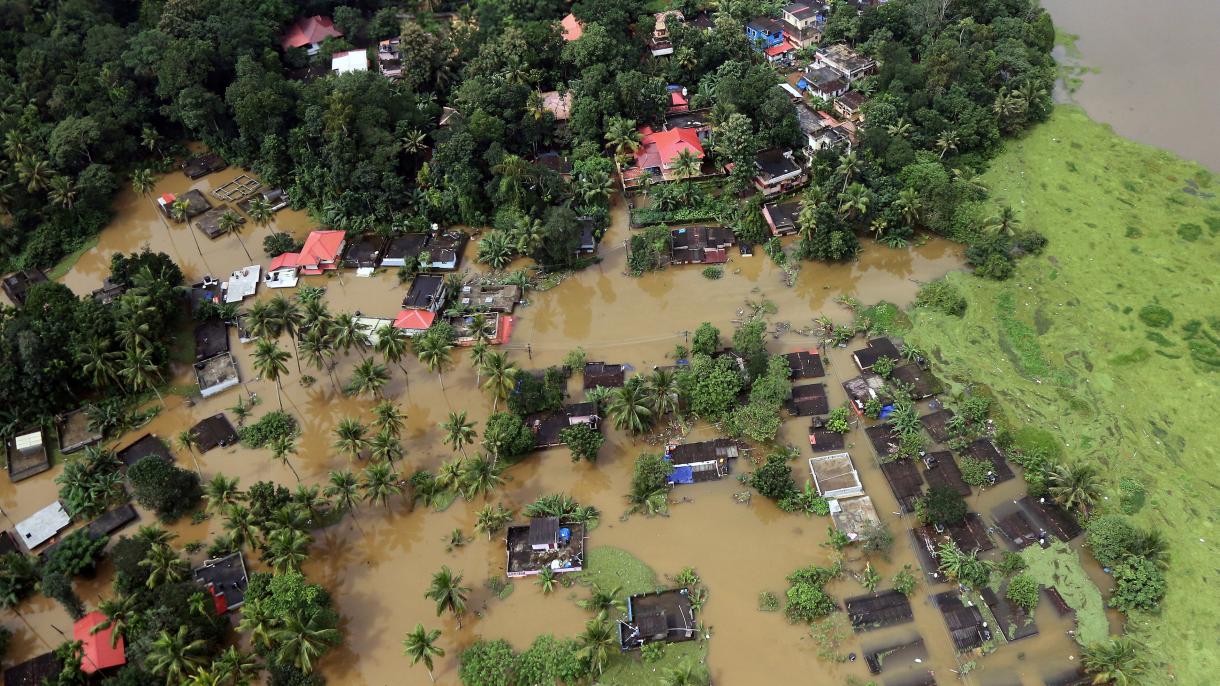 印度暴雨引发洪水已造成400人丧生