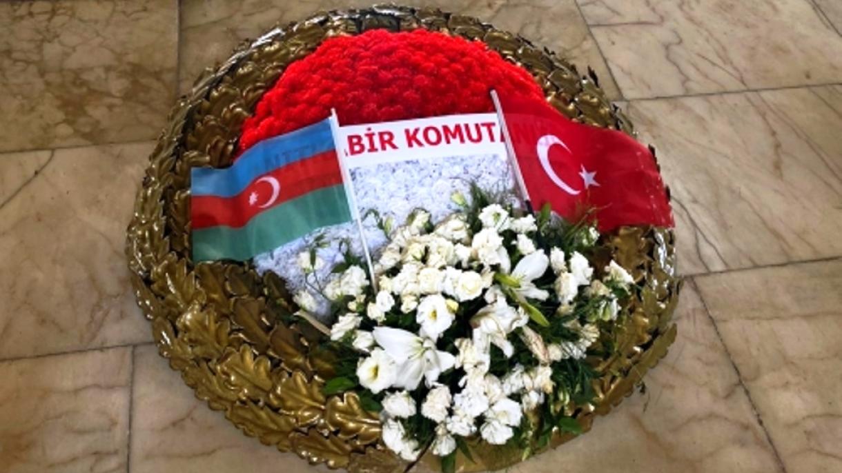 Anıtkabirdə ilk dəfə Türkiyə bayrağının yanında digər bayraq: Azərbaycan bayrağı