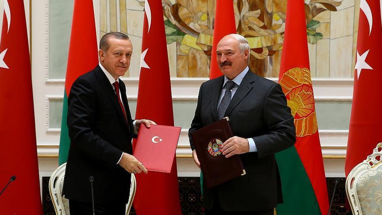 Erdogan estreita laços com a Bielorrússia