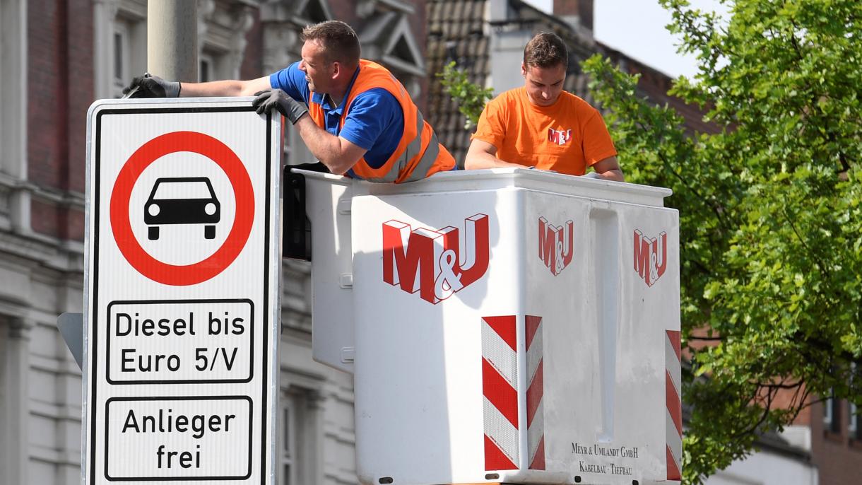 Забрана за старите дизелови автомобили в Хамбург