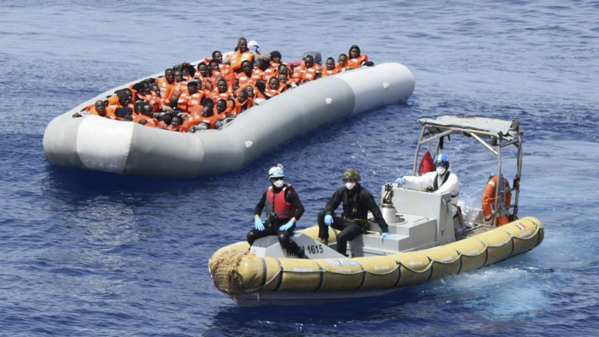 Közel ötszáz migránst mentettek ki a tengerből az olasz partoknál