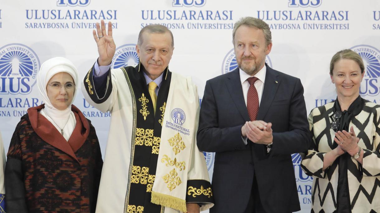 Erdogan riceve la laurea honoris causa dall'Università Internazionale di Sarajevo