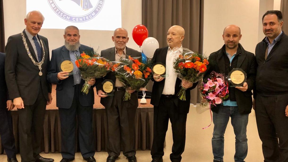 オランダ トルコ人4人が名誉勲章受賞 オランダ トルコ人4人が名誉勲章受賞