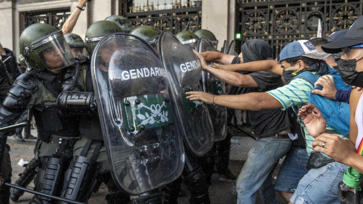 Protestas en Argentina contra las políticas de economía de Javier Milei