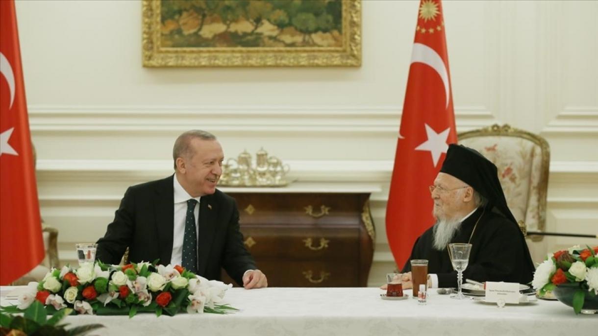 Erdogan dá as boas-vindas a líderes de comunidades minoritárias na Turquia em um jantar de desjejum
