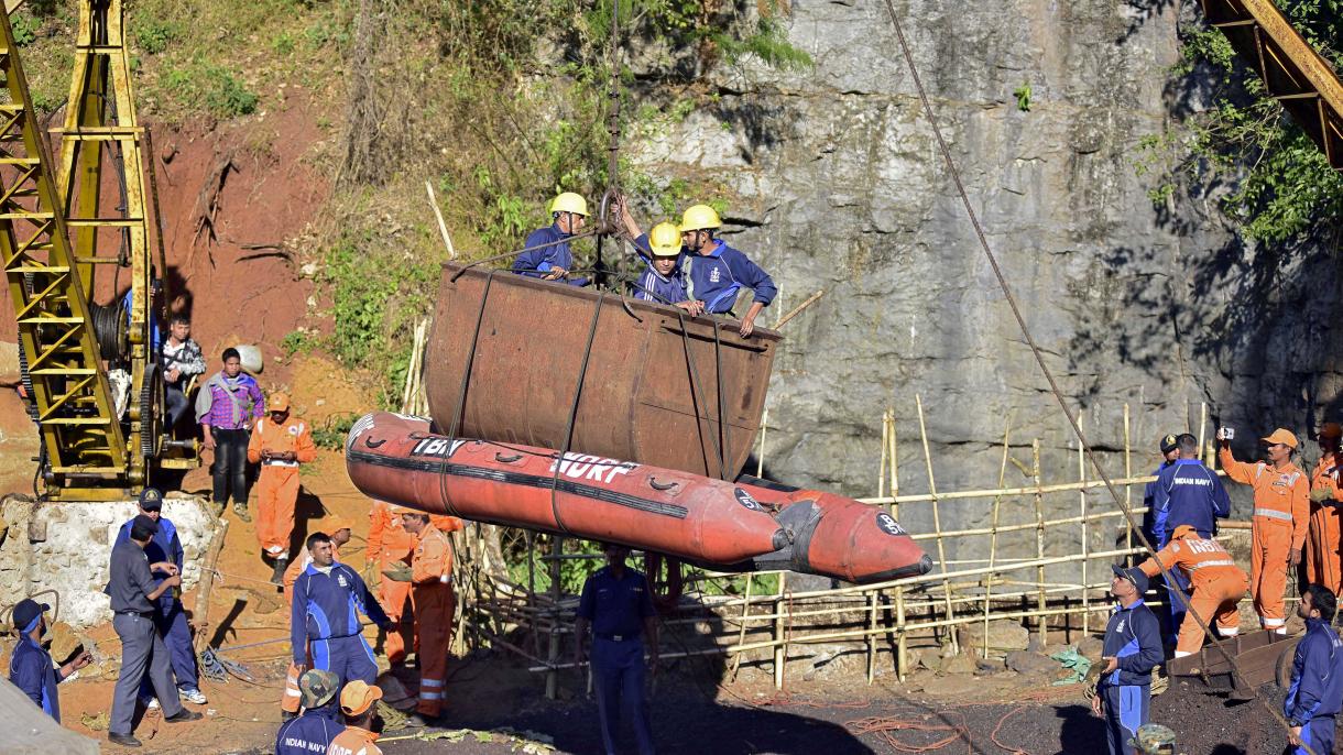 上月印度一煤矿因洪水坍塌 1名矿工尸体被挖出