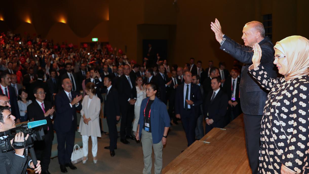 Erdogan discursó a la sociedad turca en Japón
