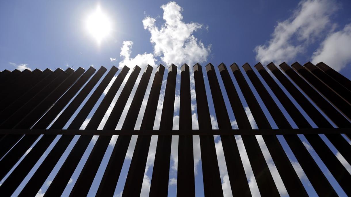 Trump amenaza con cancelar reunión con Peña Nieto si México no paga el muro