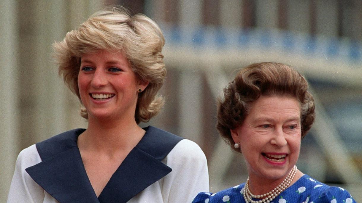 Diana hercegnő ruháiból nyílik kiállítás a Kensington-palotában