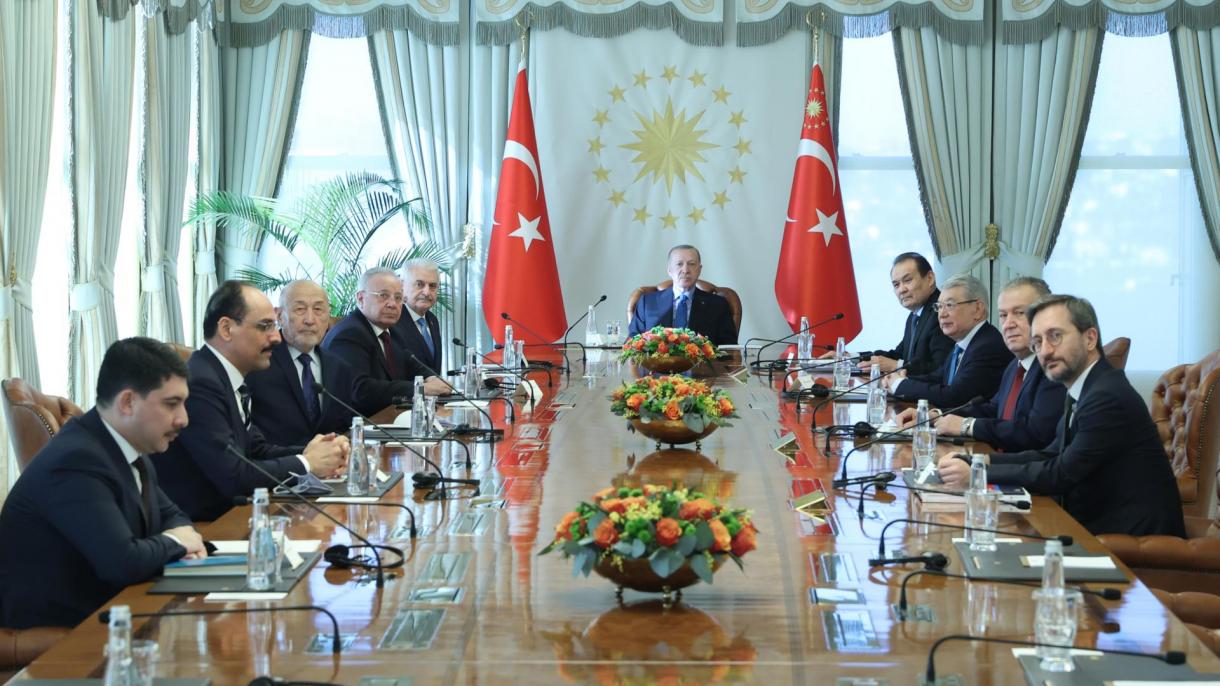 埃尔多安总统会见突厥国家组织元老委员会代表团
