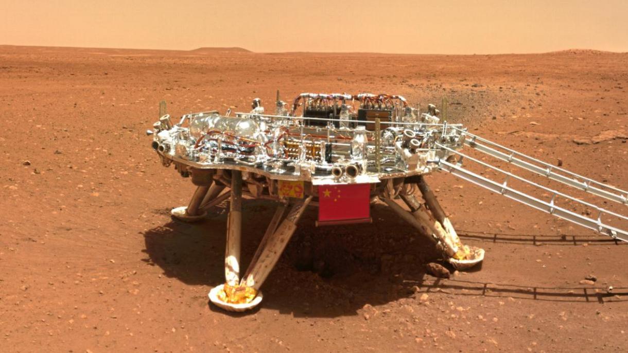 Кытай Марстагы Чжуронг космостук кемеси жөнөткөн видеолорду бөлүштү