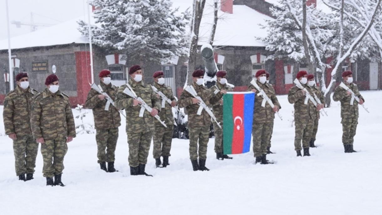 Азербайжандын аскерлери кышкы машыгуу үчүн Карска келди