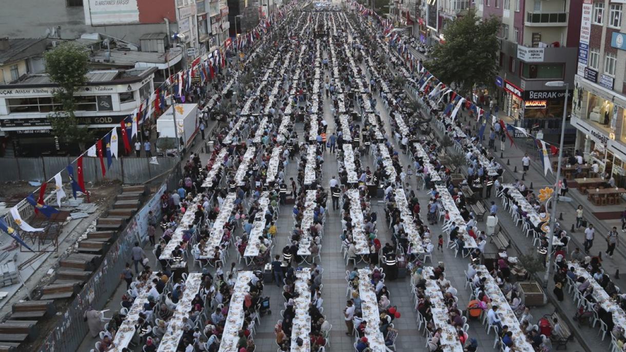 La Municipalidad de Estambul reunió a 750.000 personas en los iftar