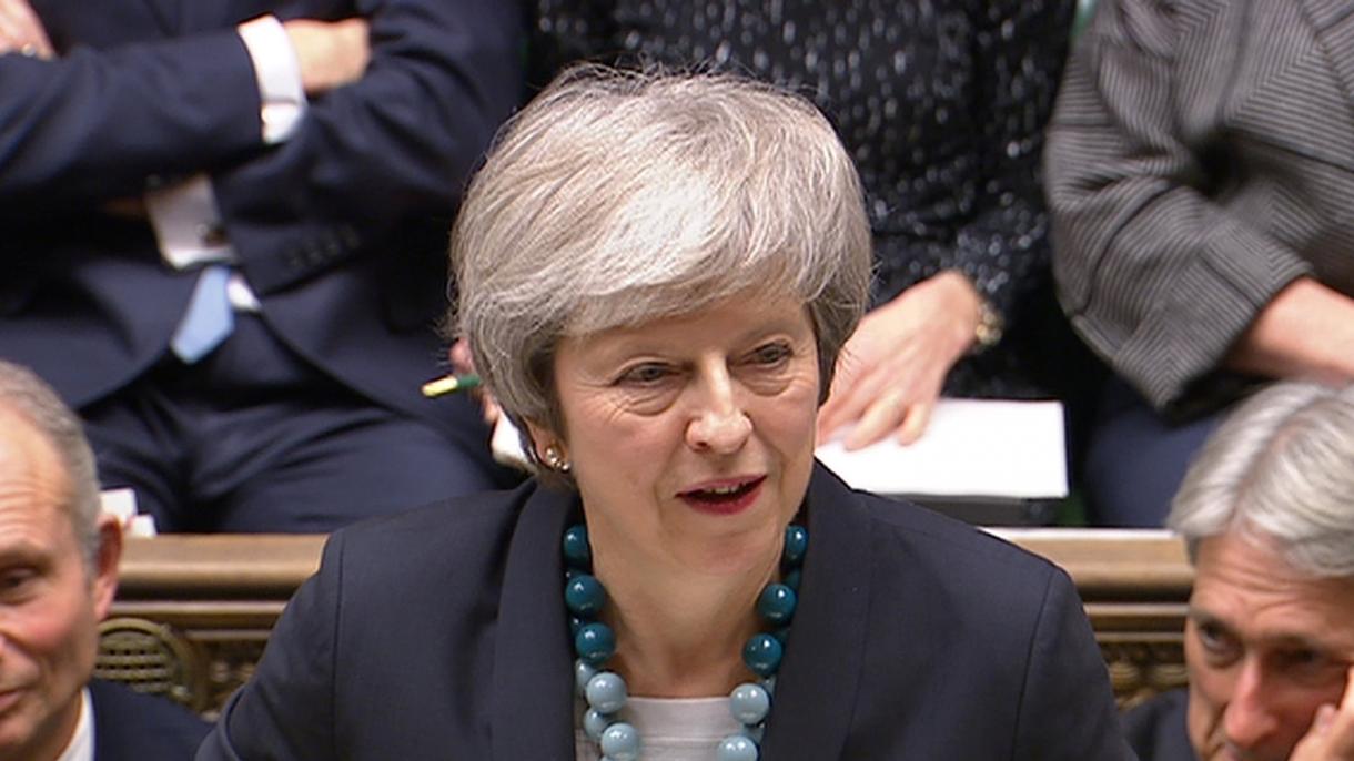 Theresa May adia o voto do Brexit