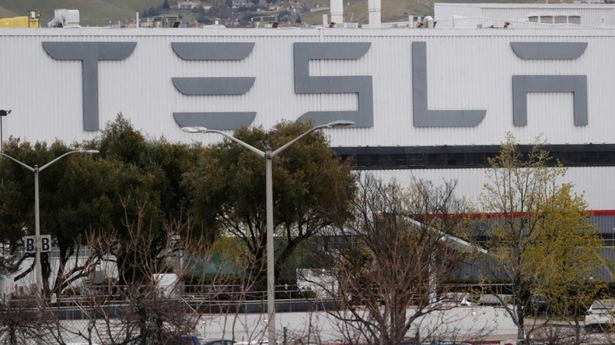 China proíbe a entrada de veículos Tesla nas instalações militares