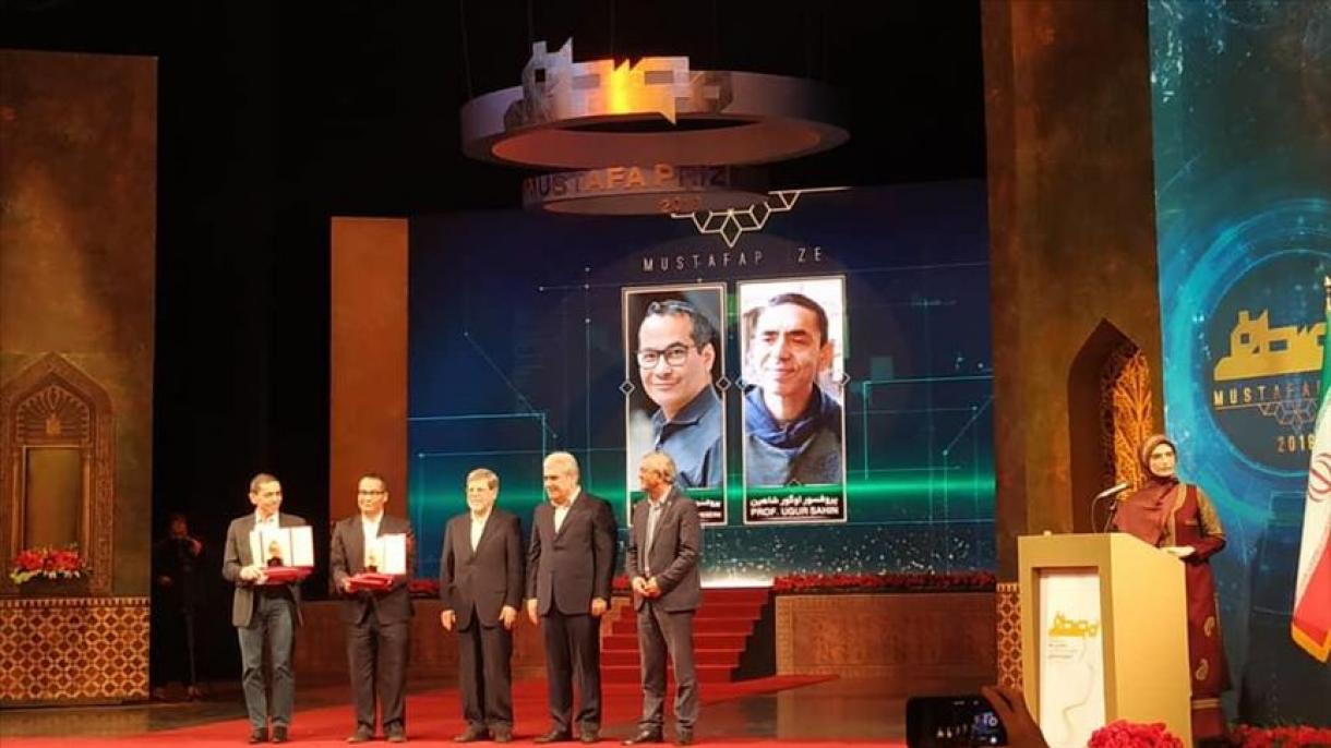 اعطای جایزه به دو دانشمند ترک در ایران