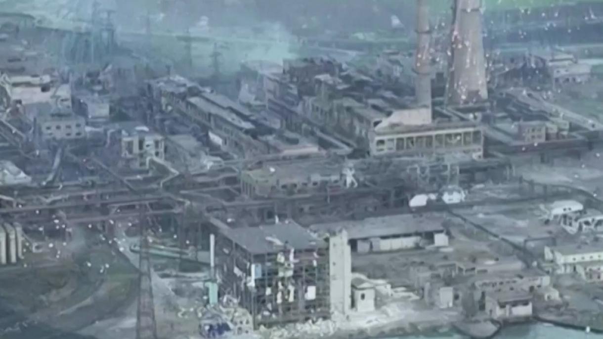 Yanan mühimmat Ukrayna daki çelik fabrikasının üstüne yağdı.jpg