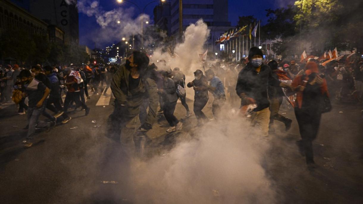 Al menos dos muertos en protestas en Perú contra el Congreso