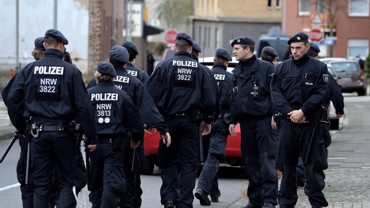 Elfogtak hat feltételezett terroristát három európai országban