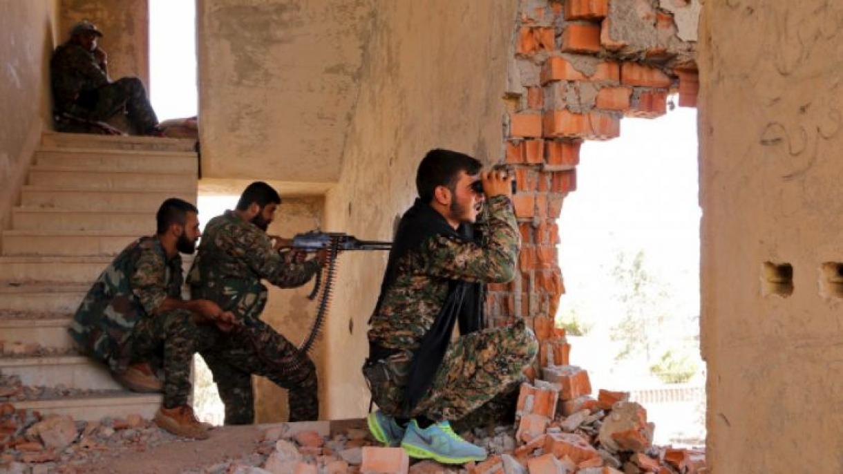 Curdos na Síria protestam contra as políticas opressivas do PYD