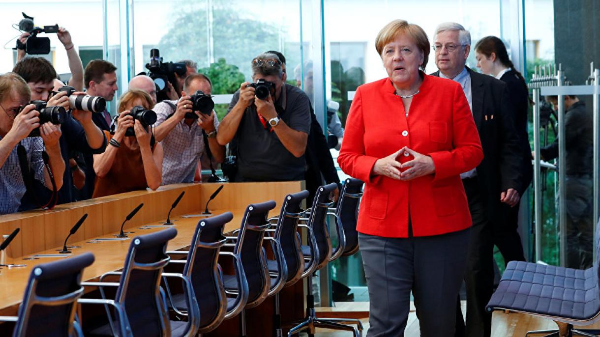 Merkel: "Tramp we Putiniň duşuşmagy ähli tarap üçin gowy" diýdi