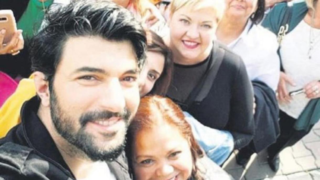 Engin Akyürek se reúne con sus fans latinoamericanas en Estambul