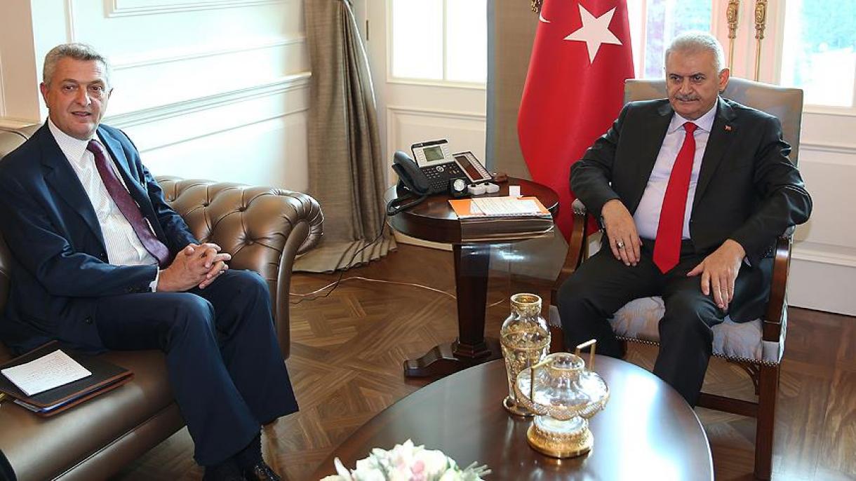 土耳其总理会见联合国难民事务高级专员格兰迪