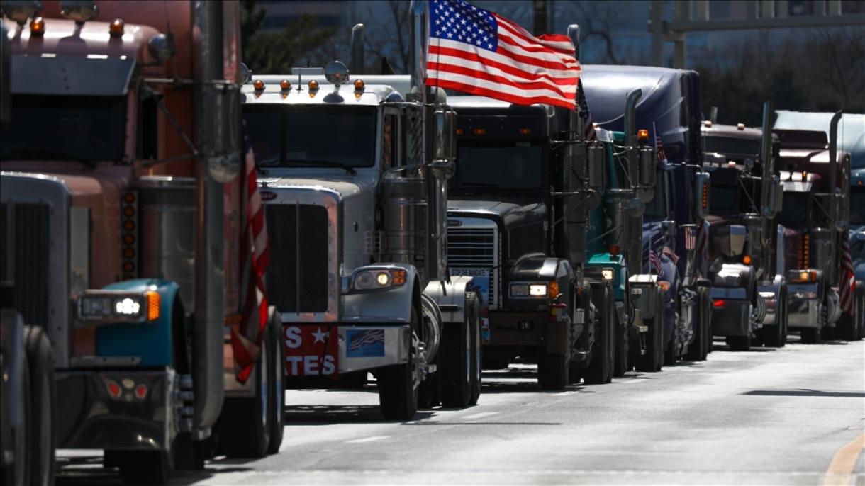 美国卡车司机封堵华盛顿高速公路抗议疫苗强制令