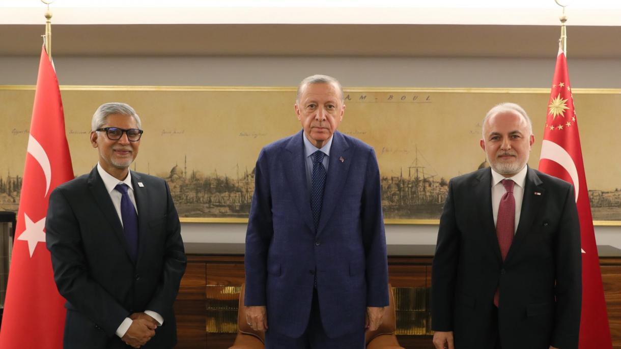 Συνάντηση Ερντογάν με τον Πρόεδρο της Τουρκικής Ερυθράς Ημισελήνου και τον γγ της IFRC
