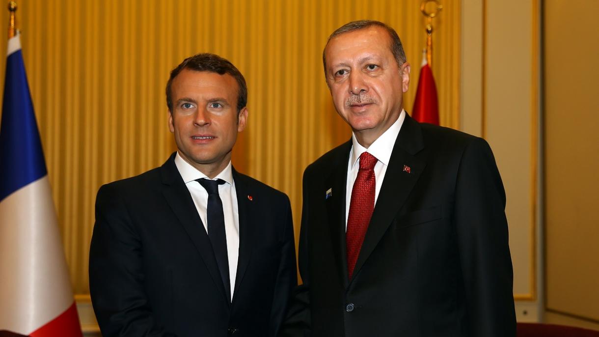 Erdoğan e Macron falam por telefone para discutir as relações bilaterais e internacionais